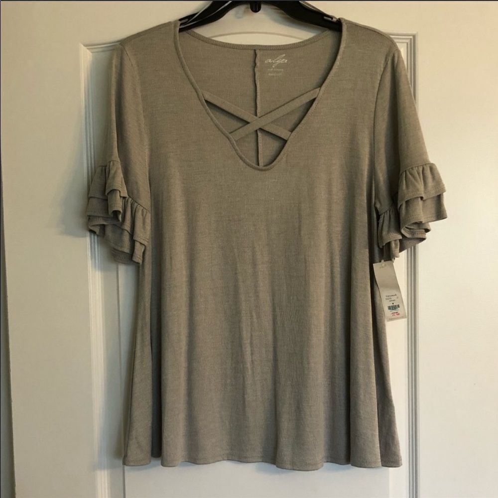 NWT Francesca’s Short Sleeve Top